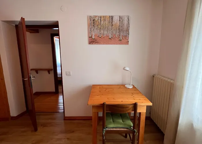 Conveniente, Tranquilla Con Parcheggio Semesterbostad