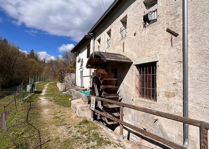 Conveniente, Tranquilla Con Parcheggio Semesterbostad *