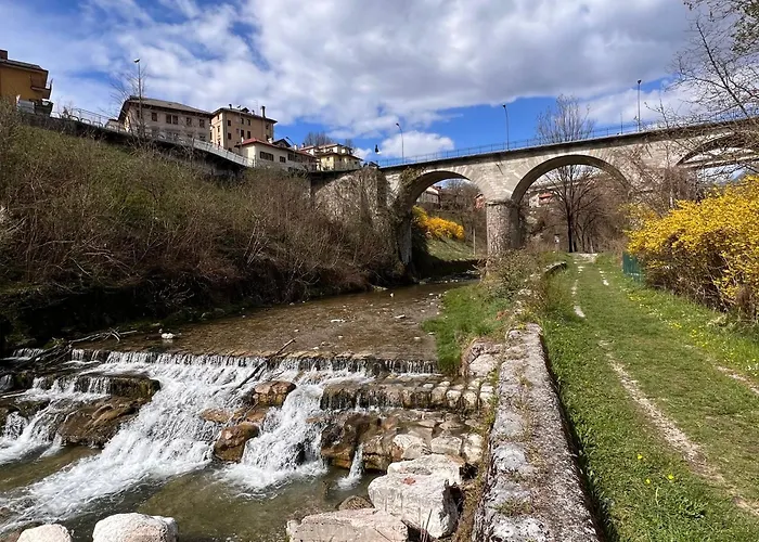 Conveniente, Tranquilla Con Parcheggio Semesterbostad